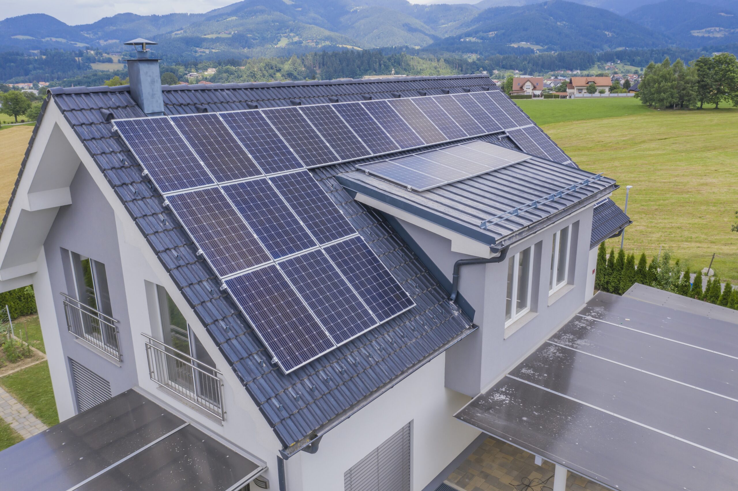 Startbild-Photovoltaik auf einem Hausdach